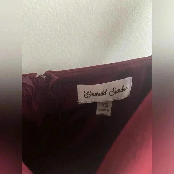 Emerald Sundae Wine Red Bodycon Mini Tulip Dress Size XS V Neck Sleeveless - Picture 6 of 11